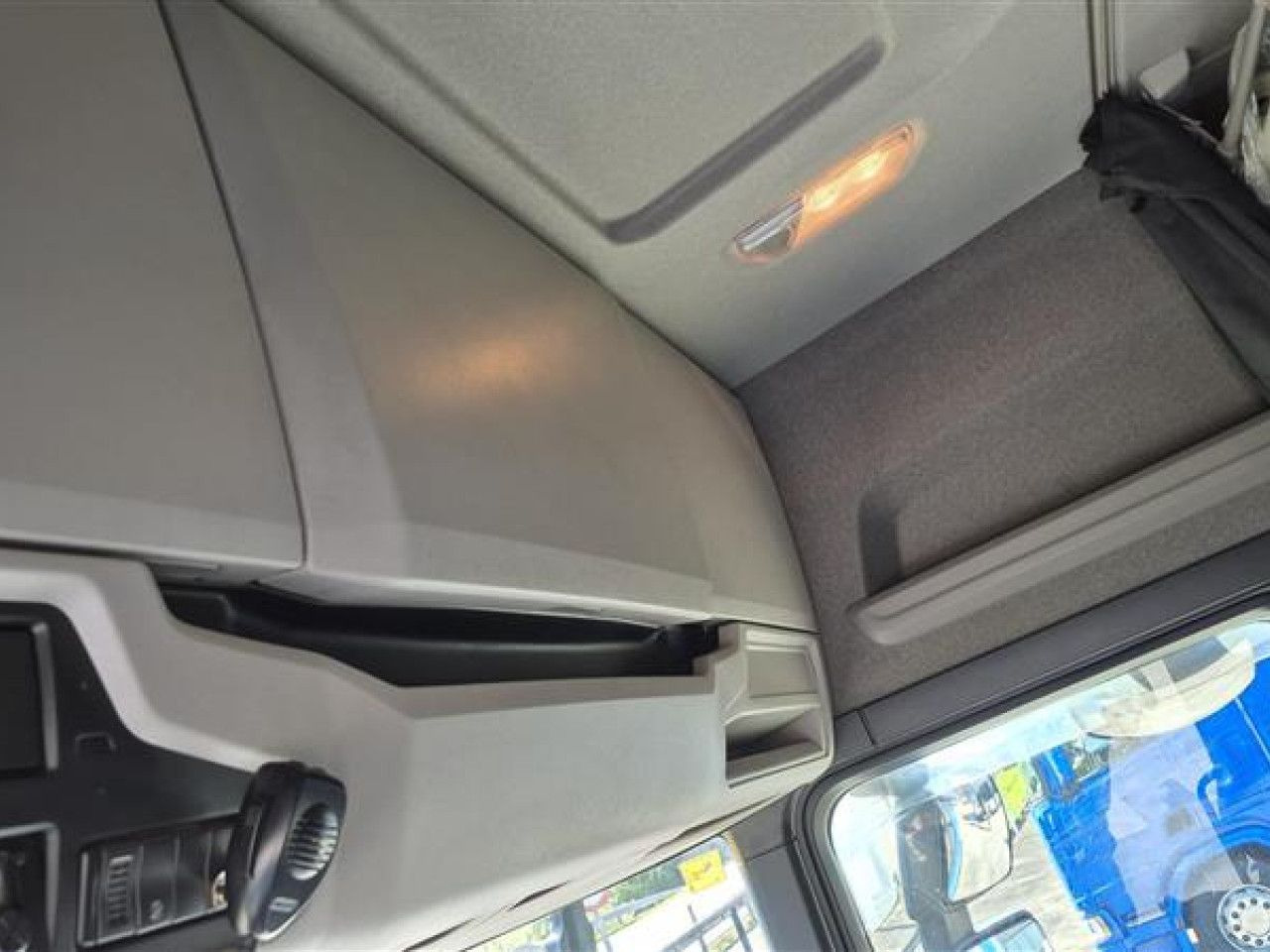 Tractor unit Scania R 450: picture 11