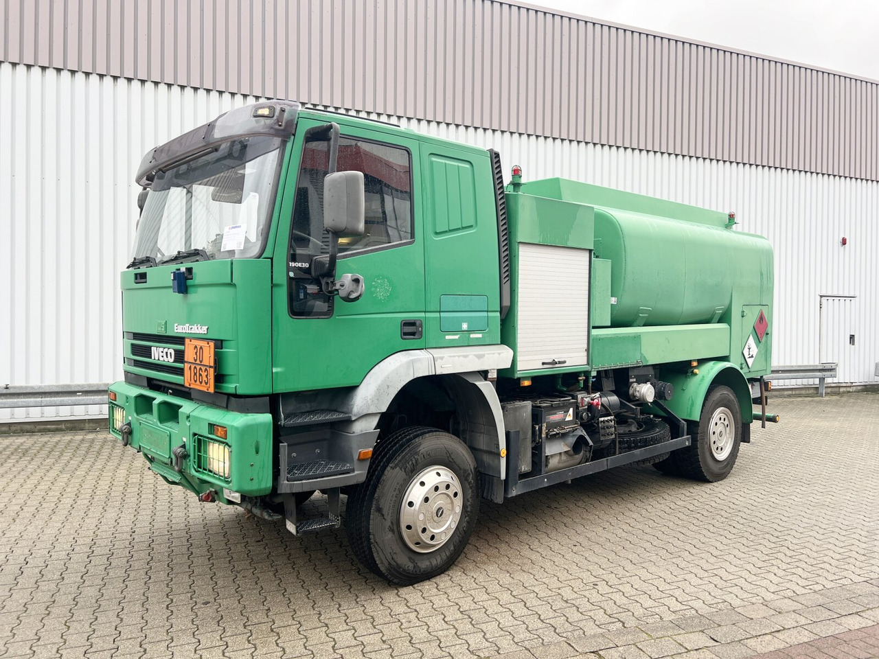 190EH30 4x4 190EH30 4x4 - Tank truck: picture 1 190EH30 4x4 190EH30 4x4 - Tank truck: picture 1