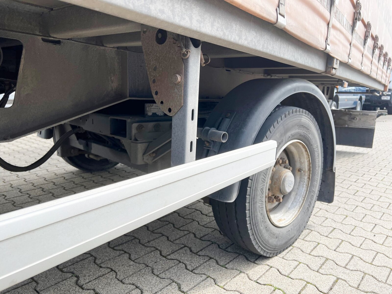 Ackermann PS-F 5.3/13.5 EZG SPS PS-F 5.3/13.5 EZG SPS, Edscha-Verdeck, Lenkachse - Curtainsider semi-trailer: picture 3 Ackermann PS-F 5.3/13.5 EZG SPS PS-F 5.3/13.5 EZG SPS, Edscha-Verdeck, Lenkachse - Curtainsider semi-trailer: picture 3