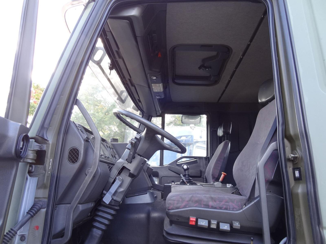 EuroTrakker 260E44W 6X6 EuroTrakker 260E44W 6X6, Retarder, ADR - Cab chassis truck: picture 5 EuroTrakker 260E44W 6X6 EuroTrakker 260E44W 6X6, Retarder, ADR - Cab chassis truck: picture 5