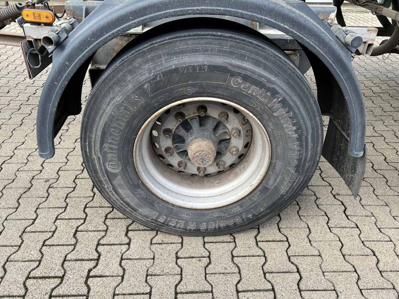 Feldbinder EUT 31.2 Silo-Anhänger EUT 31.2 Silo-Anhänger, ca. 31m³, 4x Domdeckel - Tank trailer: picture 5 Feldbinder EUT 31.2 Silo-Anhänger EUT 31.2 Silo-Anhänger, ca. 31m³, 4x Domdeckel - Tank trailer: picture 5