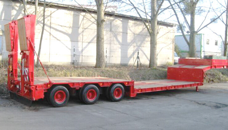 Low loader semi-trailer for transportation of heavy machinery Goldhofer STZ -TL3-32/80 Goldhofer STZ-TL3-32/80 Nutzlast: 35 to., 5,85 m Tiefbett: picture 7