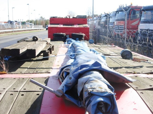 Goldhofer STZ -TL3-32/80 Goldhofer STZ-TL3-32/80 Nutzlast: 35 to., 5,85 m Tiefbett - Low loader semi-trailer: picture 4 Goldhofer STZ -TL3-32/80 Goldhofer STZ-TL3-32/80 Nutzlast: 35 to., 5,85 m Tiefbett - Low loader semi-trailer: picture 4