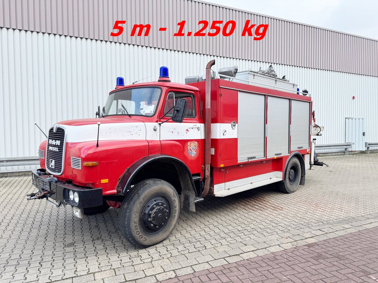 MAN 16.168 HAK 4x4 16.168 HAK 4x4, Seilwinde, Heckkran Hiab 650/1 - Ambulance: picture 1 MAN 16.168 HAK 4x4 16.168 HAK 4x4, Seilwinde, Heckkran Hiab 650/1 - Ambulance: picture 1