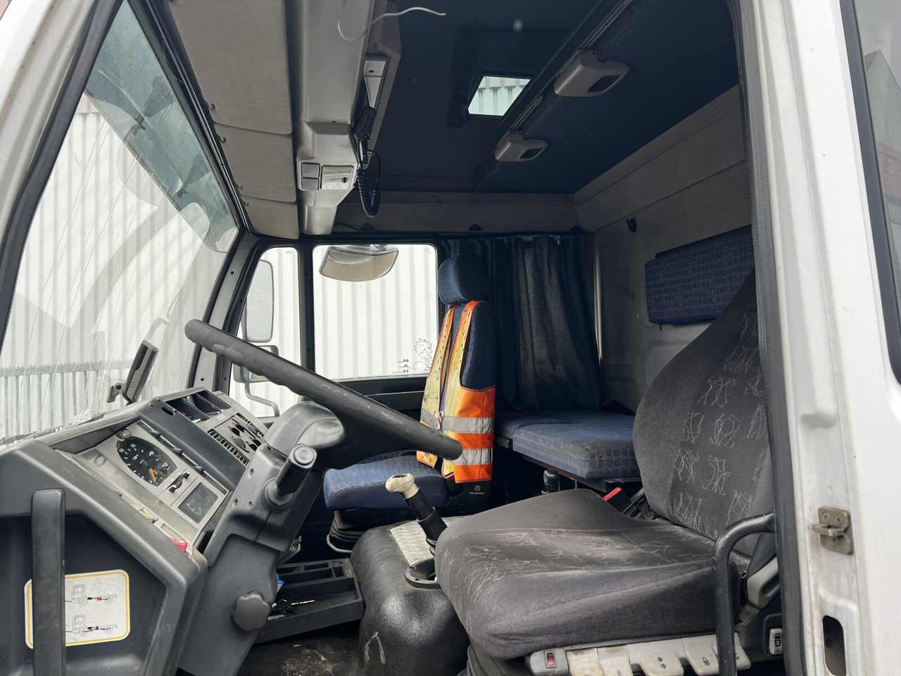 MAN LE 14.280 4x2 L LE 14.280 4x2 L, Maschinentransporter, 2x AHK - Dropside/ Flatbed truck: picture 4 MAN LE 14.280 4x2 L LE 14.280 4x2 L, Maschinentransporter, 2x AHK - Dropside/ Flatbed truck: picture 4