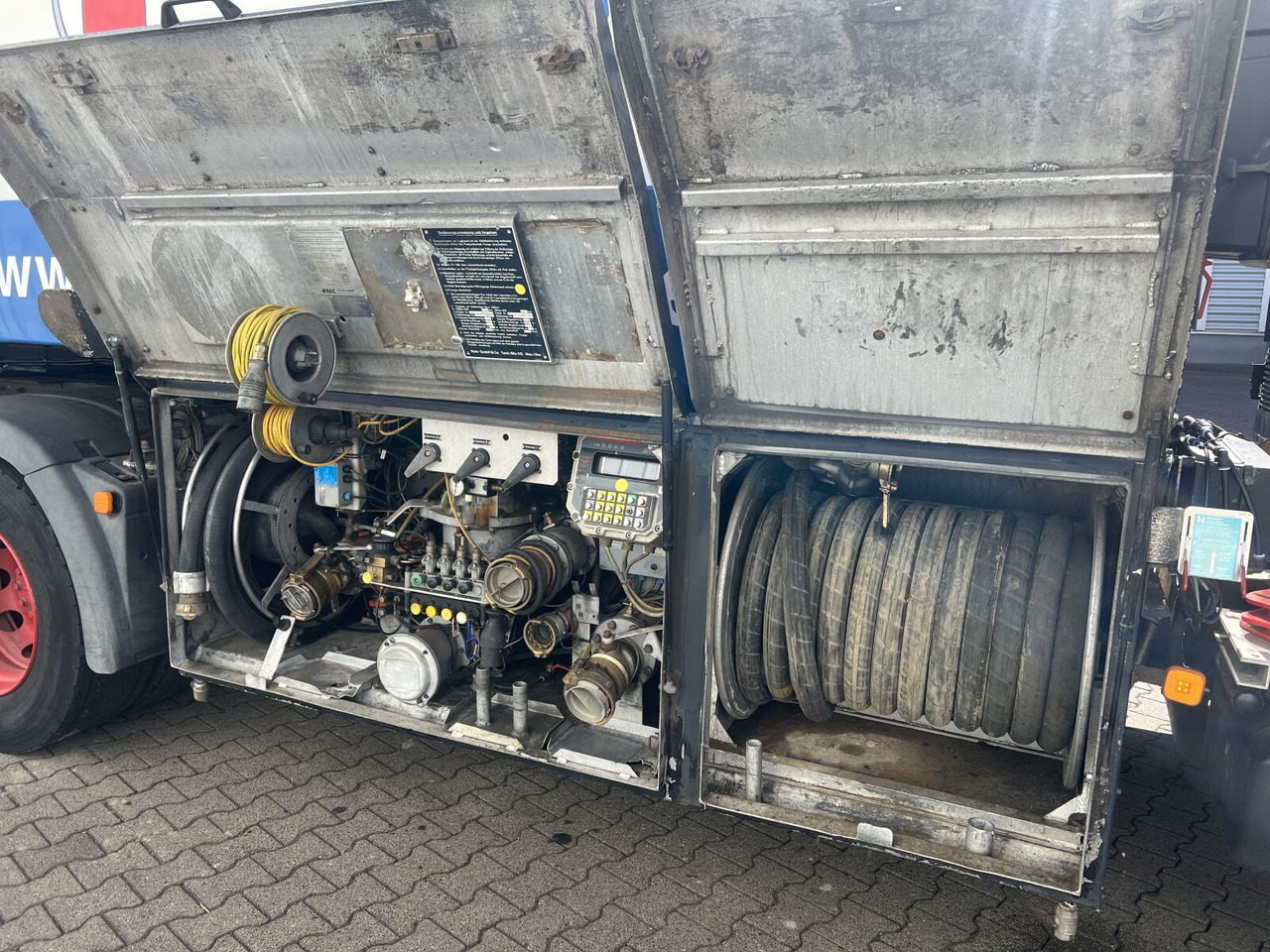 Tank truck MAN TGA 26.400 6x2-4 BL TGA 26.400 6x2-4 BL, A1, Lenk-/Liftachse, ADR, Kässbohrer Tank ca. 20.820l, 3 Kammern: picture 13