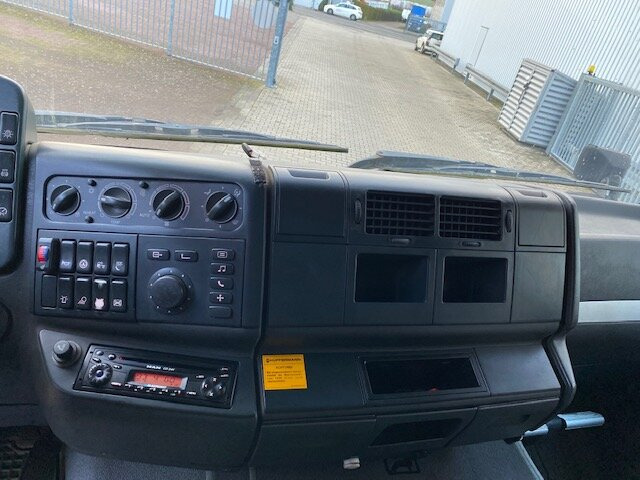 Cab chassis truck MAN TGA 26.480 6x4 FDLK TGA 26.480 6x4 FDLK, Winterdienstausstattung: picture 5 Cab chassis truck MAN TGA 26.480 6x4 FDLK TGA 26.480 6x4 FDLK, Winterdienstausstattung: picture 5