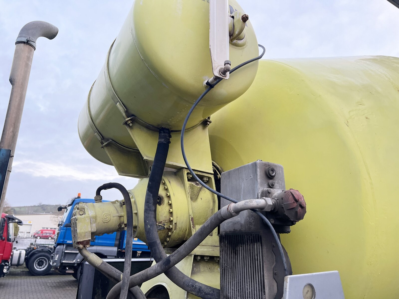 Concrete mixer truck MAN TGA 35.410 8x4 BB TGA 35.410 8x4 BB, Betonmischer Karrena 10m³: picture 11