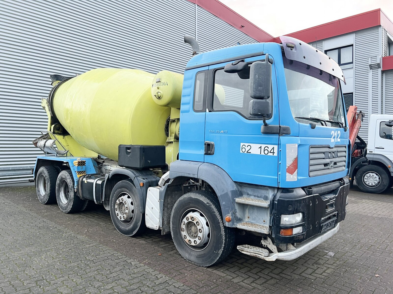 Concrete mixer truck MAN TGA 35.410 8x4 BB TGA 35.410 8x4 BB, Betonmischer Karrena 10m³: picture 7