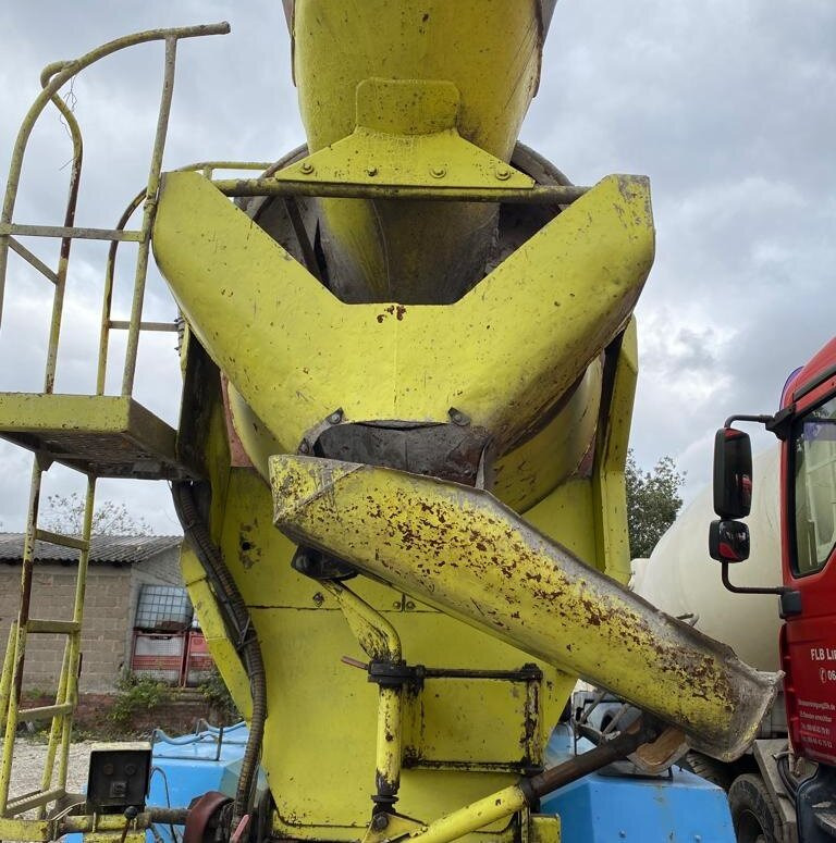 Concrete mixer truck MAN TGA 35.410 8x4 BB TGA 35.410 8x4 BB, Betonmischer Karrena 10m³: picture 12