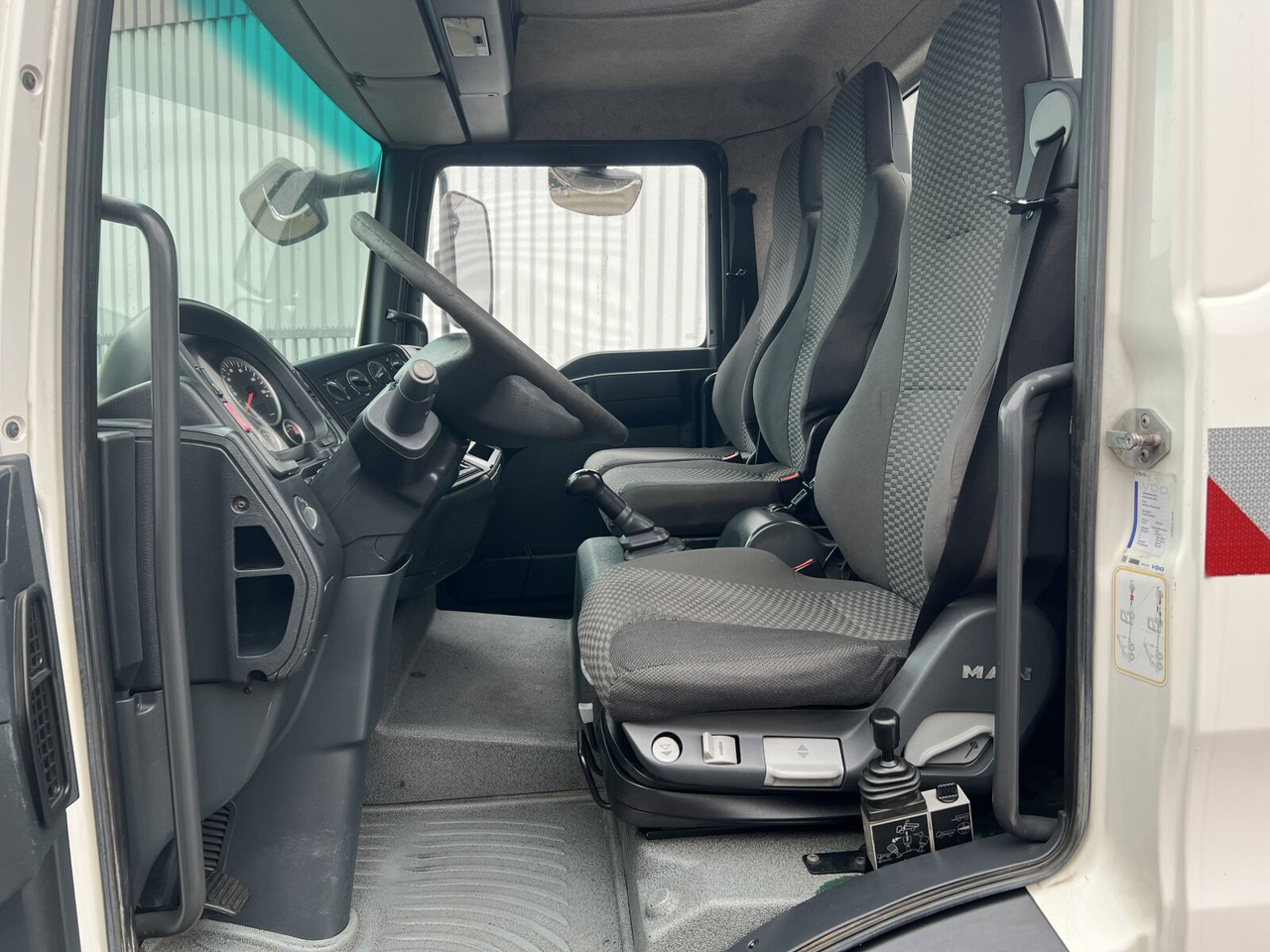 Interior photo 1: Tipper MAN TGL 8.180 4X2 BB TGL 8.180 4X2 BB, Meiller Kipper