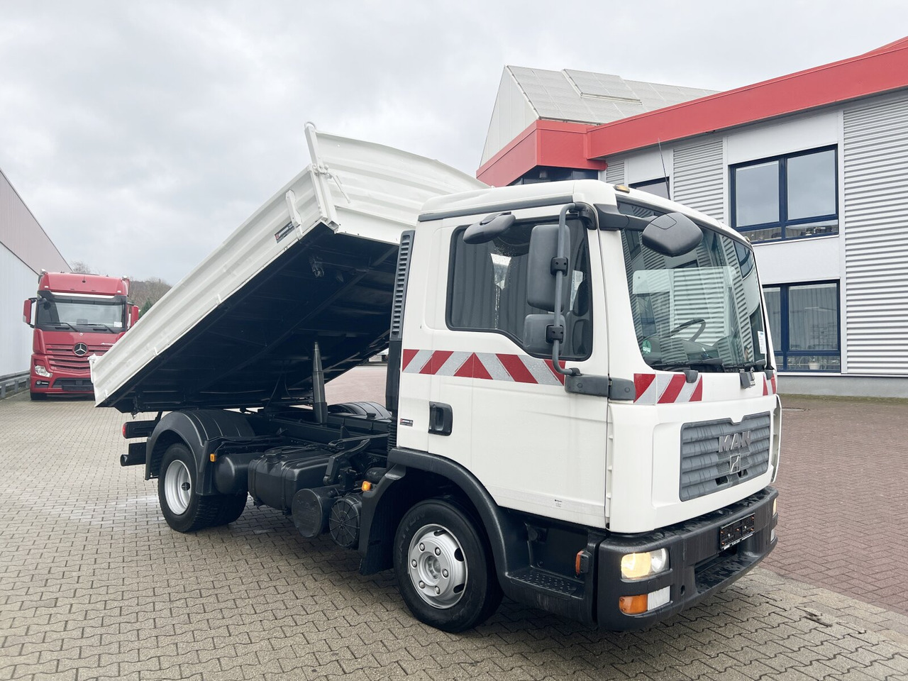Interior photo 2: Tipper MAN TGL 8.180 4X2 BB TGL 8.180 4X2 BB, Meiller Kipper