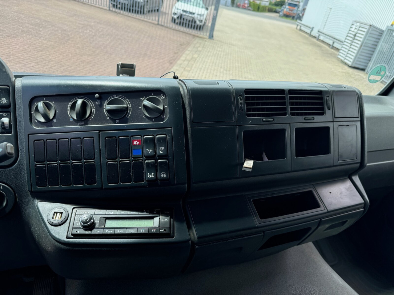 MAN TGL 8.180 4x2 BB Doka TGL 8.180 4x2 BB Doka, 2x AHK - Tipper: picture 5 MAN TGL 8.180 4x2 BB Doka TGL 8.180 4x2 BB Doka, 2x AHK - Tipper: picture 5