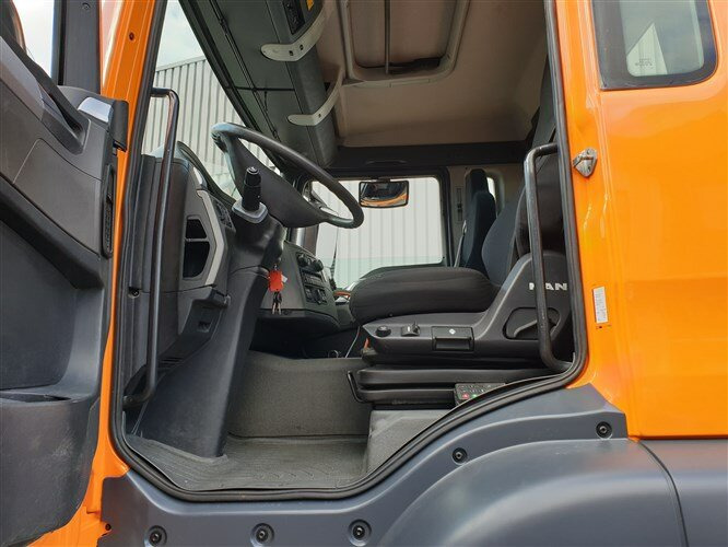 Interior photo 1: Dropside/ Flatbed truck MAN TGS 18.360/440 4x4 BL TGS 18.360/440 4x4 BL, Winterdienstausstattung