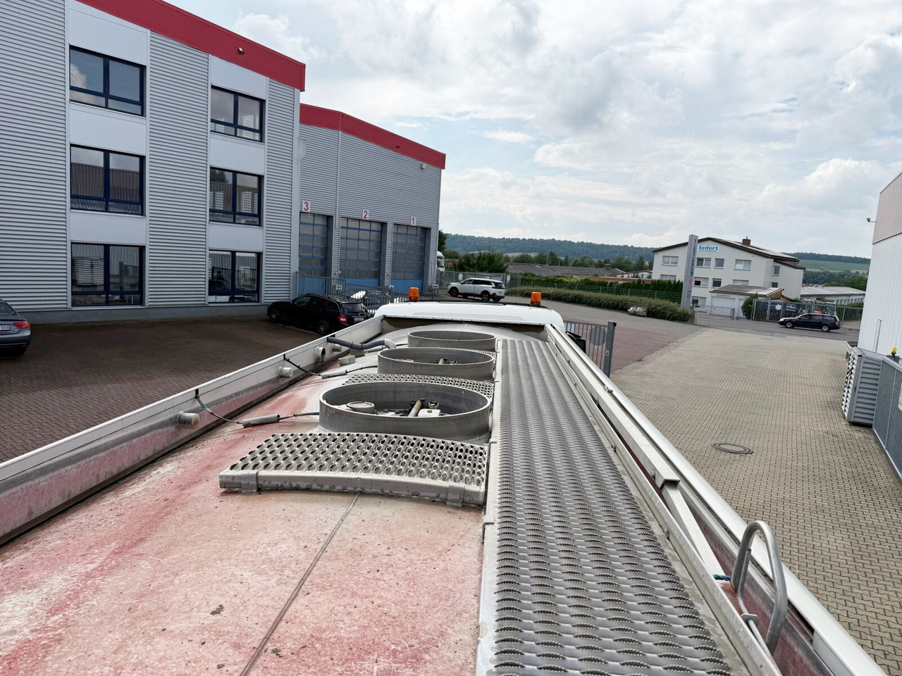 MAN TGS 26.400 6x2-4 BL TGS 26.400 6x2-4 BL, Liftachse, ADR, Esterer Tank ca. 20.030l, 3 Kammern, Funk - Tank truck: picture 2 MAN TGS 26.400 6x2-4 BL TGS 26.400 6x2-4 BL, Liftachse, ADR, Esterer Tank ca. 20.030l, 3 Kammern, Funk - Tank truck: picture 2