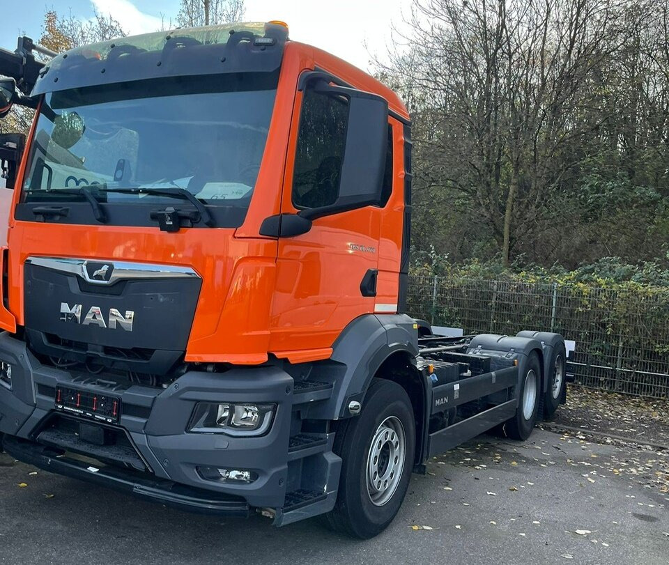 MAN TGS 26.470 6x2-4 BL CH TGS 26.470 6x2-4 BL CH, Lenk-/Liftachse, NMV - Cab chassis truck: picture 2 MAN TGS 26.470 6x2-4 BL CH TGS 26.470 6x2-4 BL CH, Lenk-/Liftachse, NMV - Cab chassis truck: picture 2