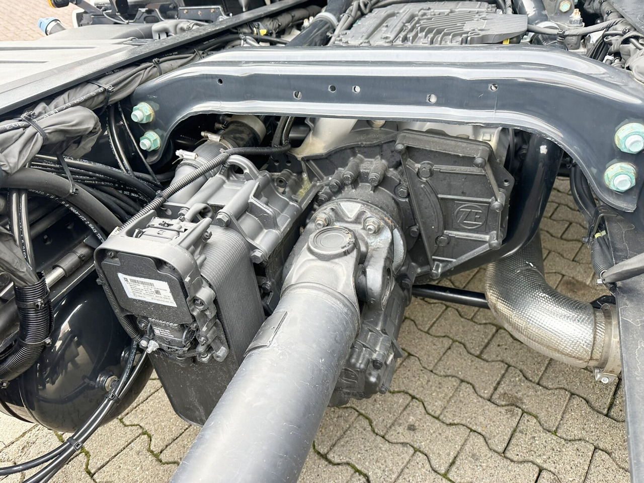 MAN TGS 26.480 6x2-4 LL TGS 26.480 6x2-4 LL, Retarder, Lenk-/Liftachse, Standklima - Cab chassis truck: picture 5 MAN TGS 26.480 6x2-4 LL TGS 26.480 6x2-4 LL, Retarder, Lenk-/Liftachse, Standklima - Cab chassis truck: picture 5