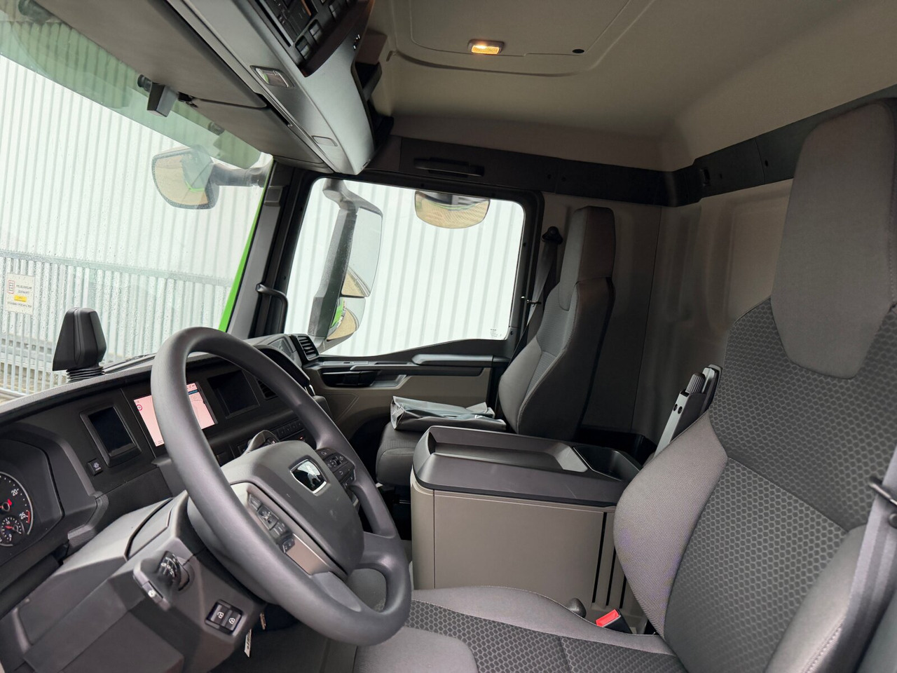 MAN TGS 26.520 6x2-2 BL TGS 26.520 6x2-2 BL, Navi, Liftachse - Hook lift truck: picture 5 MAN TGS 26.520 6x2-2 BL TGS 26.520 6x2-2 BL, Navi, Liftachse - Hook lift truck: picture 5