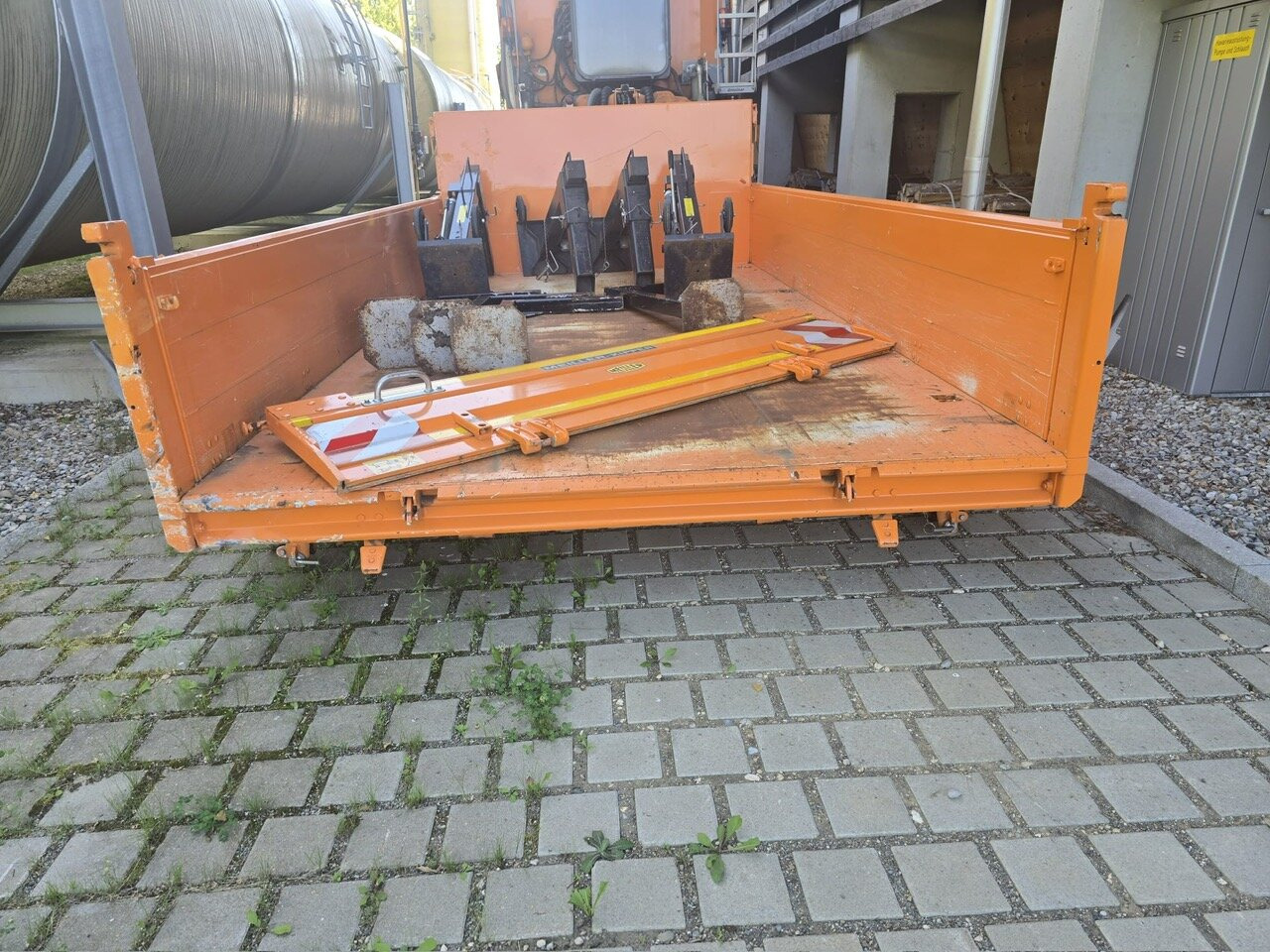 MAN TGS 28.400 6x4-4 BL TGS 28.400 6x4-4 BL, EEV, Lenk-/Liftachse, Wechselsystem - Tipper: picture 3 MAN TGS 28.400 6x4-4 BL TGS 28.400 6x4-4 BL, EEV, Lenk-/Liftachse, Wechselsystem - Tipper: picture 3