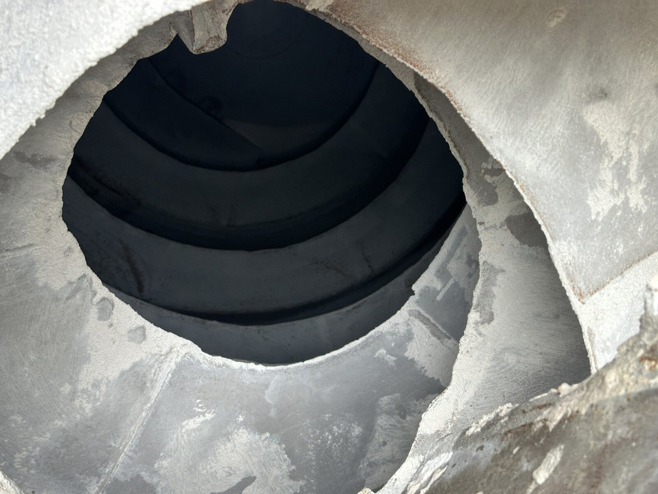 MAN TGS 32.400 8X4 BB TGS 32.400 8x4 BB, Stetter ca. 9m³ - Concrete mixer truck: picture 3 MAN TGS 32.400 8X4 BB TGS 32.400 8x4 BB, Stetter ca. 9m³ - Concrete mixer truck: picture 3