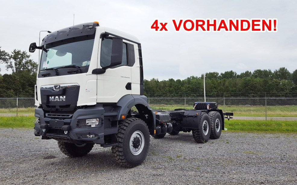 New Cab chassis truck MAN TGS 33.440 6x6 BB CH TGS 33.440 6x6 BB CH, Euro2, Einzelbereifung, 4x vorhanden!: picture 1