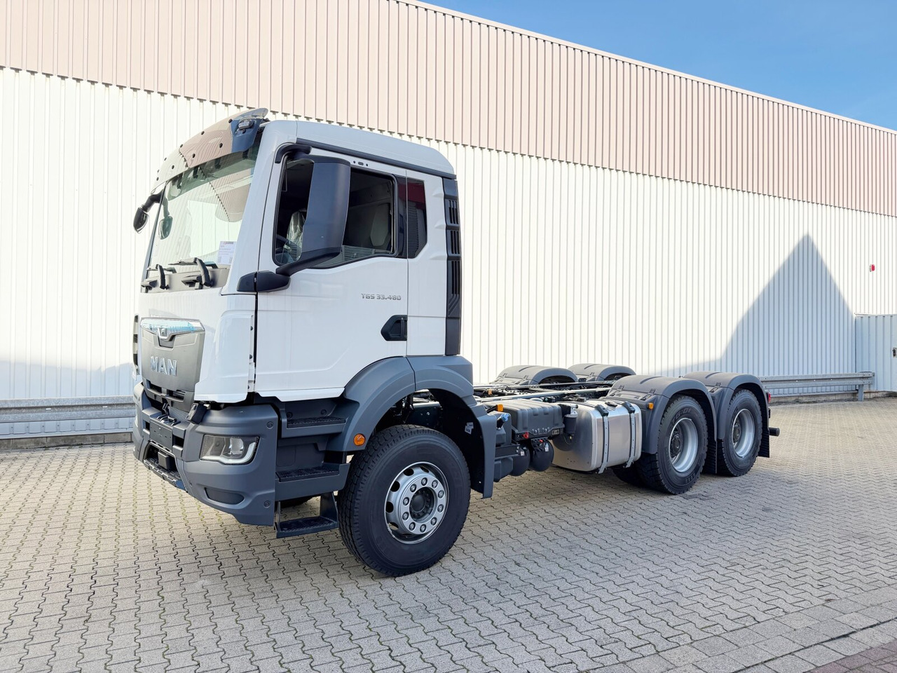 MAN TGS 33.480 6x4 BL CH TGS 33.480 6x4 BL CH, Nebenantrieb - Cab chassis truck: picture 1 MAN TGS 33.480 6x4 BL CH TGS 33.480 6x4 BL CH, Nebenantrieb - Cab chassis truck: picture 1