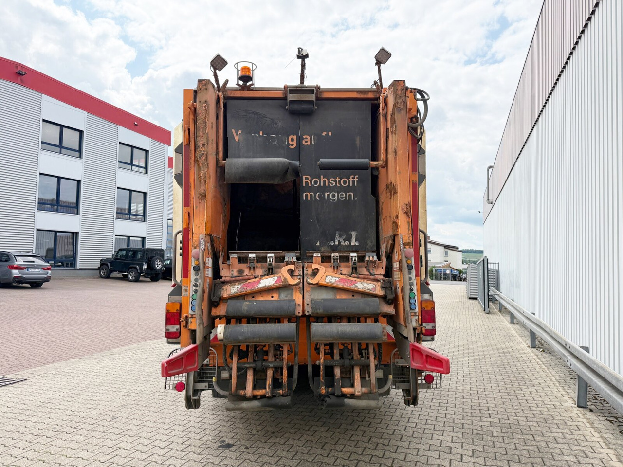 Garbage truck for transportation of garbage MAN TGS 35.360 8x2-6 BL TGS 35.360 8x2-6 BL, 2x Lenkachse, Zöller Medium XL, Zöller-Schüttung: picture 11