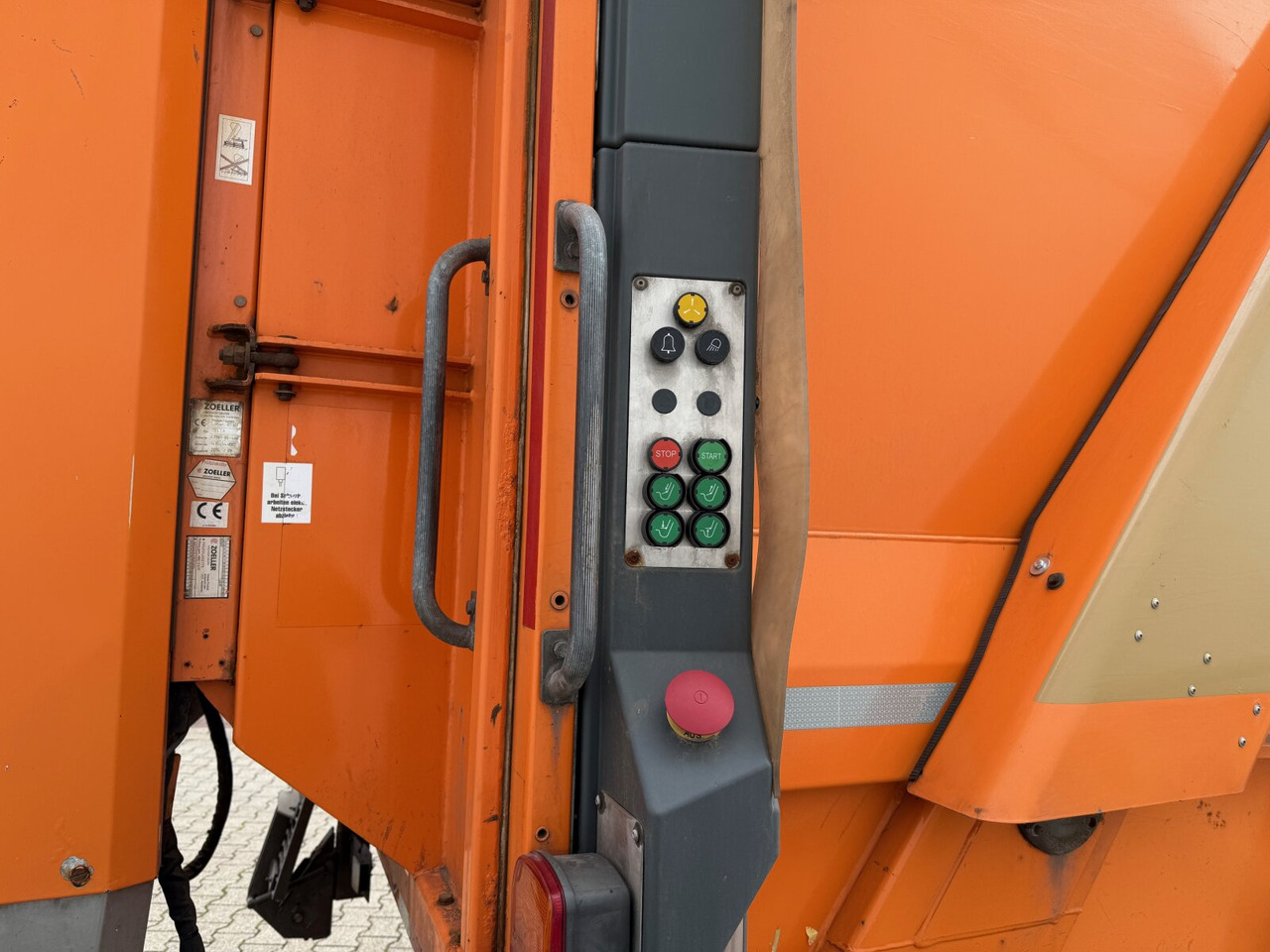 Garbage truck for transportation of garbage MAN TGS 35.360 8x2-6 BL TGS 35.360 8x2-6 BL, 2x Lenkachse, Zöller Medium XL, Zöller-Schüttung: picture 10