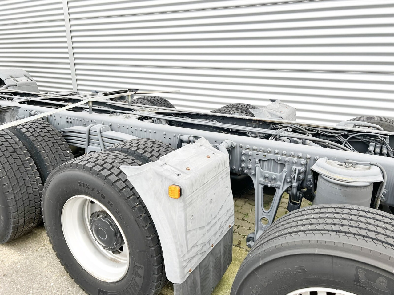 New Cab chassis truck MAN TGS 50.480BB 10x4 Retarder TGS 50.480BB 10x4 Retarder, 3-f.NA: picture 15 New Cab chassis truck MAN TGS 50.480BB 10x4 Retarder TGS 50.480BB 10x4 Retarder, 3-f.NA: picture 15