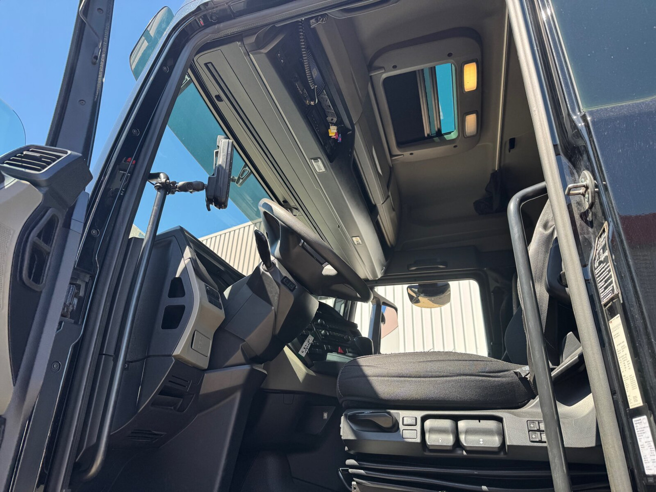 MAN TGX 26.510 6X2-4 BL TGX 26.510 6X2-4 BL, Lenk-/Liftachse, Funk - Hook lift truck: picture 4 MAN TGX 26.510 6X2-4 BL TGX 26.510 6X2-4 BL, Lenk-/Liftachse, Funk - Hook lift truck: picture 4