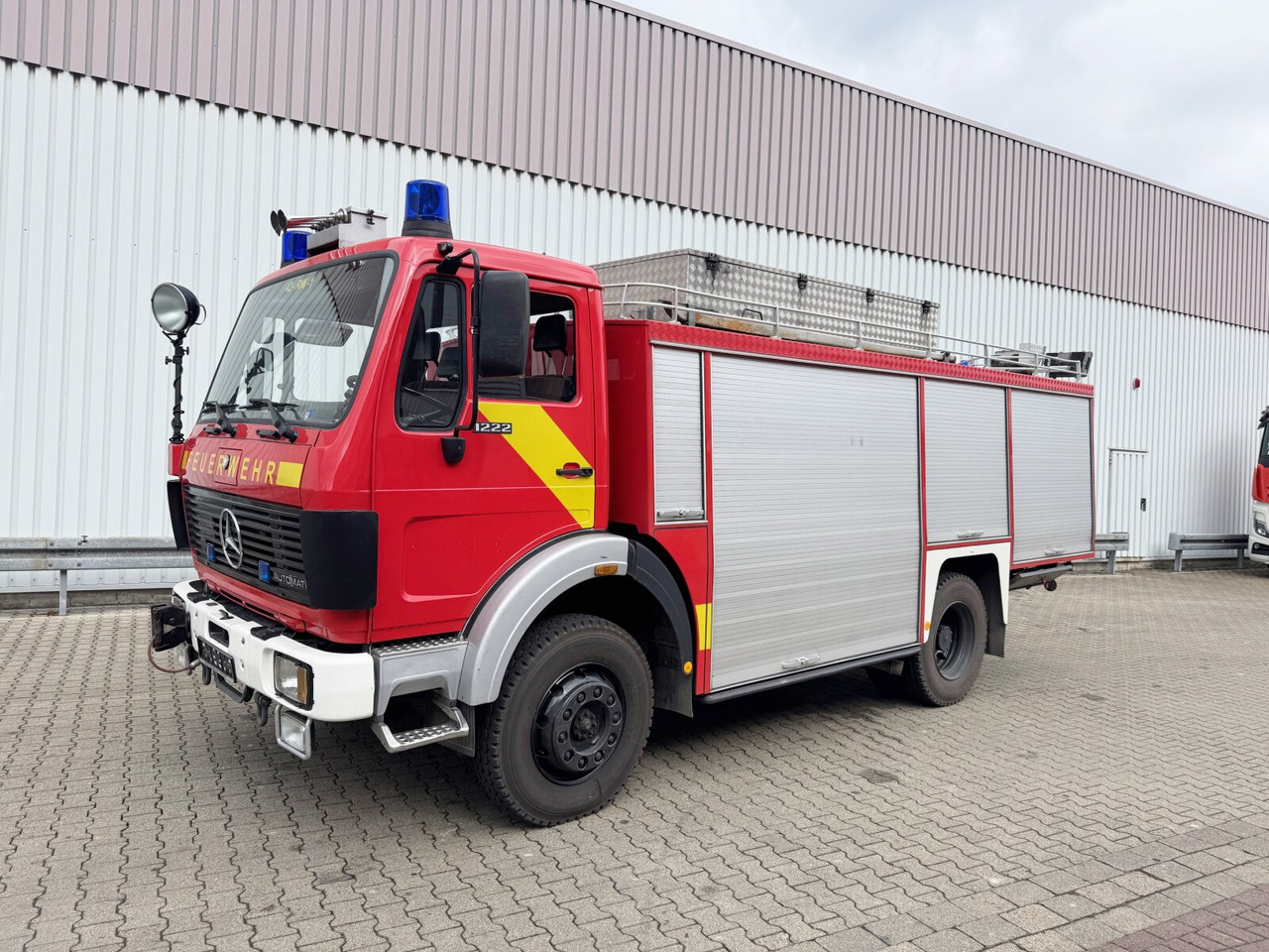 Mercedes-Benz 1222 AF 4x4 Rüstwagen RW 2 1222 AF 4x4, Rüstwagen RW 2, Seilwinde - Ambulance: picture 1 Mercedes-Benz 1222 AF 4x4 Rüstwagen RW 2 1222 AF 4x4, Rüstwagen RW 2, Seilwinde - Ambulance: picture 1