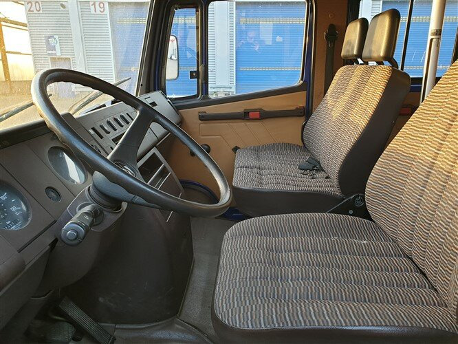 Mercedes-Benz 508 D 4x2 Doka 508 D 4x2 Doka, EX-THW - Curtainsider truck: picture 2 Mercedes-Benz 508 D 4x2 Doka 508 D 4x2 Doka, EX-THW - Curtainsider truck: picture 2