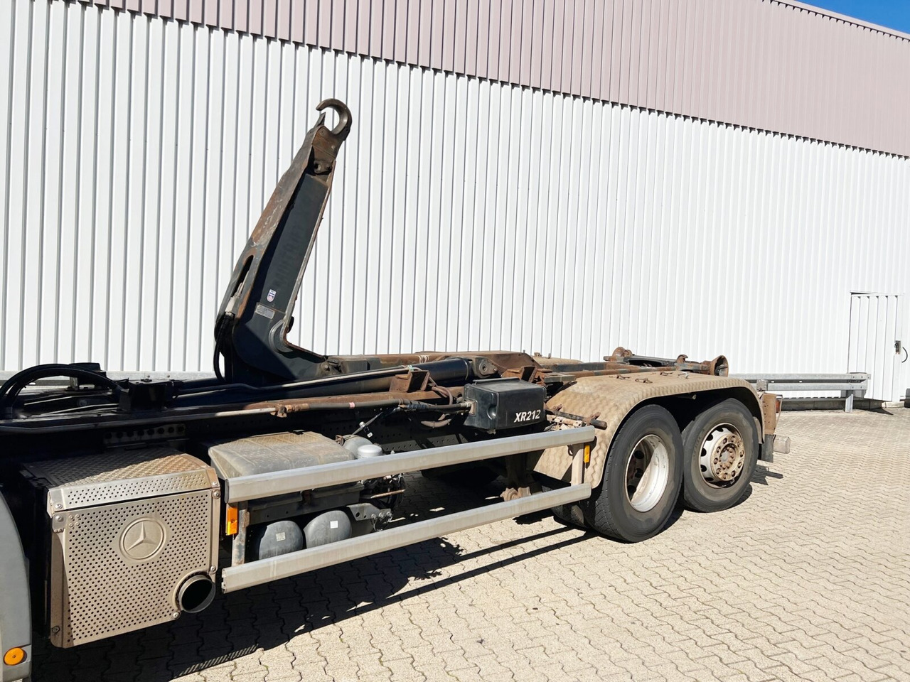 Mercedes-Benz Actros 2541 L 6x2 Actros 2541 L 6x2/48 Retarder, Lenk-/Liftachse - Hook lift truck: picture 2 Mercedes-Benz Actros 2541 L 6x2 Actros 2541 L 6x2/48 Retarder, Lenk-/Liftachse - Hook lift truck: picture 2