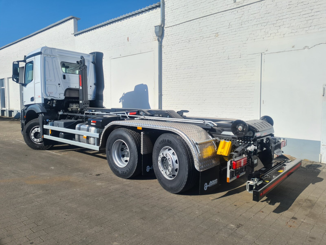 Mercedes-Benz Actros 2545 L 6x2 Actros 2545 L 6x2, Retarder, Lenk-/Liftachse, MirrorCam, MultimediaCockpit, Navi - Hook lift truck: picture 3 Mercedes-Benz Actros 2545 L 6x2 Actros 2545 L 6x2, Retarder, Lenk-/Liftachse, MirrorCam, MultimediaCockpit, Navi - Hook lift truck: picture 3