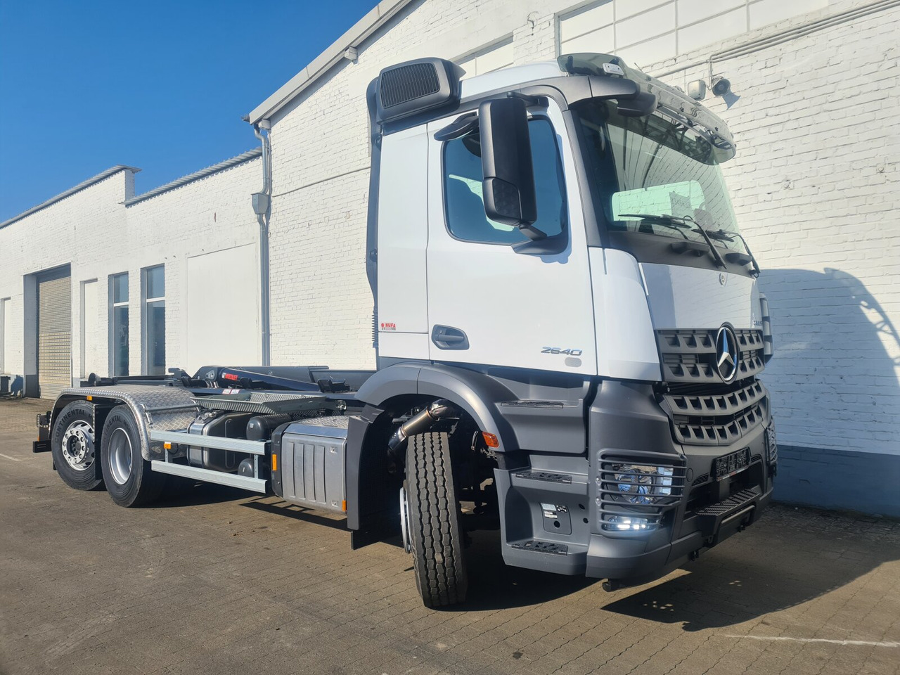 Mercedes-Benz Actros 2545 L 6x2 Actros 2545 L 6x2, Retarder, Lenk-/Liftachse, MirrorCam, MultimediaCockpit, Navi - Hook lift truck: picture 2 Mercedes-Benz Actros 2545 L 6x2 Actros 2545 L 6x2, Retarder, Lenk-/Liftachse, MirrorCam, MultimediaCockpit, Navi - Hook lift truck: picture 2