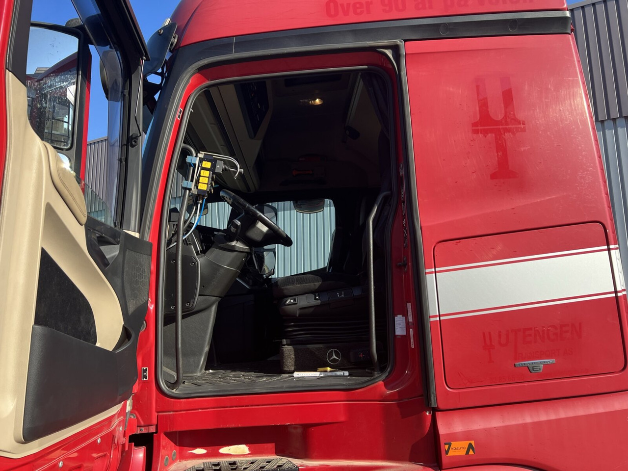Mercedes-Benz Actros 2551 L 6x2 Actros 2551 L 6x2/46, Retarder, Liftachse, BigSpace, Bi-Xenon - Hook lift truck: picture 5 Mercedes-Benz Actros 2551 L 6x2 Actros 2551 L 6x2/46, Retarder, Liftachse, BigSpace, Bi-Xenon - Hook lift truck: picture 5