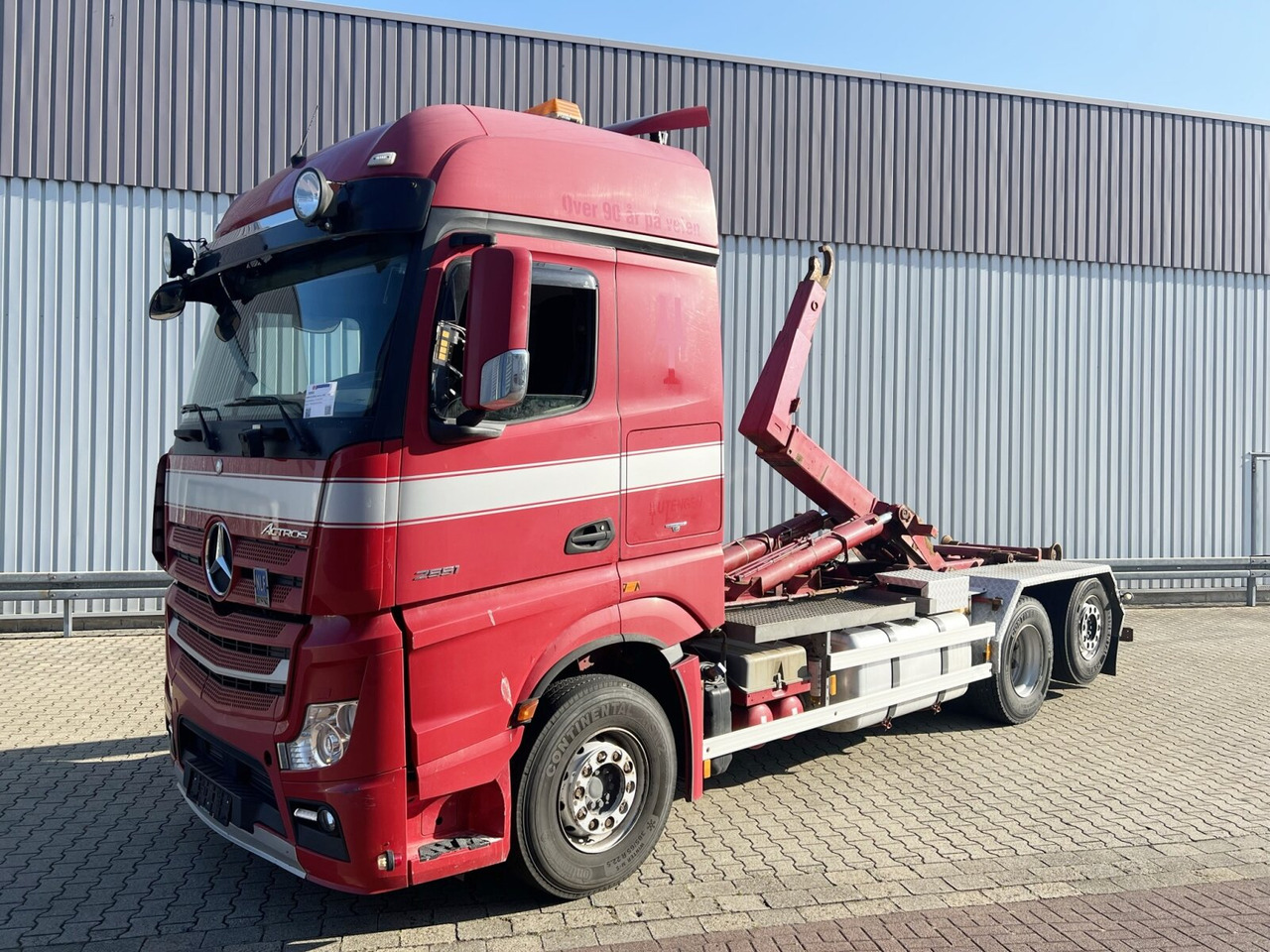 Mercedes-Benz Actros 2551 L 6x2 Actros 2551 L 6x2/46, Retarder, Liftachse, BigSpace, Bi-Xenon - Hook lift truck: picture 1 Mercedes-Benz Actros 2551 L 6x2 Actros 2551 L 6x2/46, Retarder, Liftachse, BigSpace, Bi-Xenon - Hook lift truck: picture 1