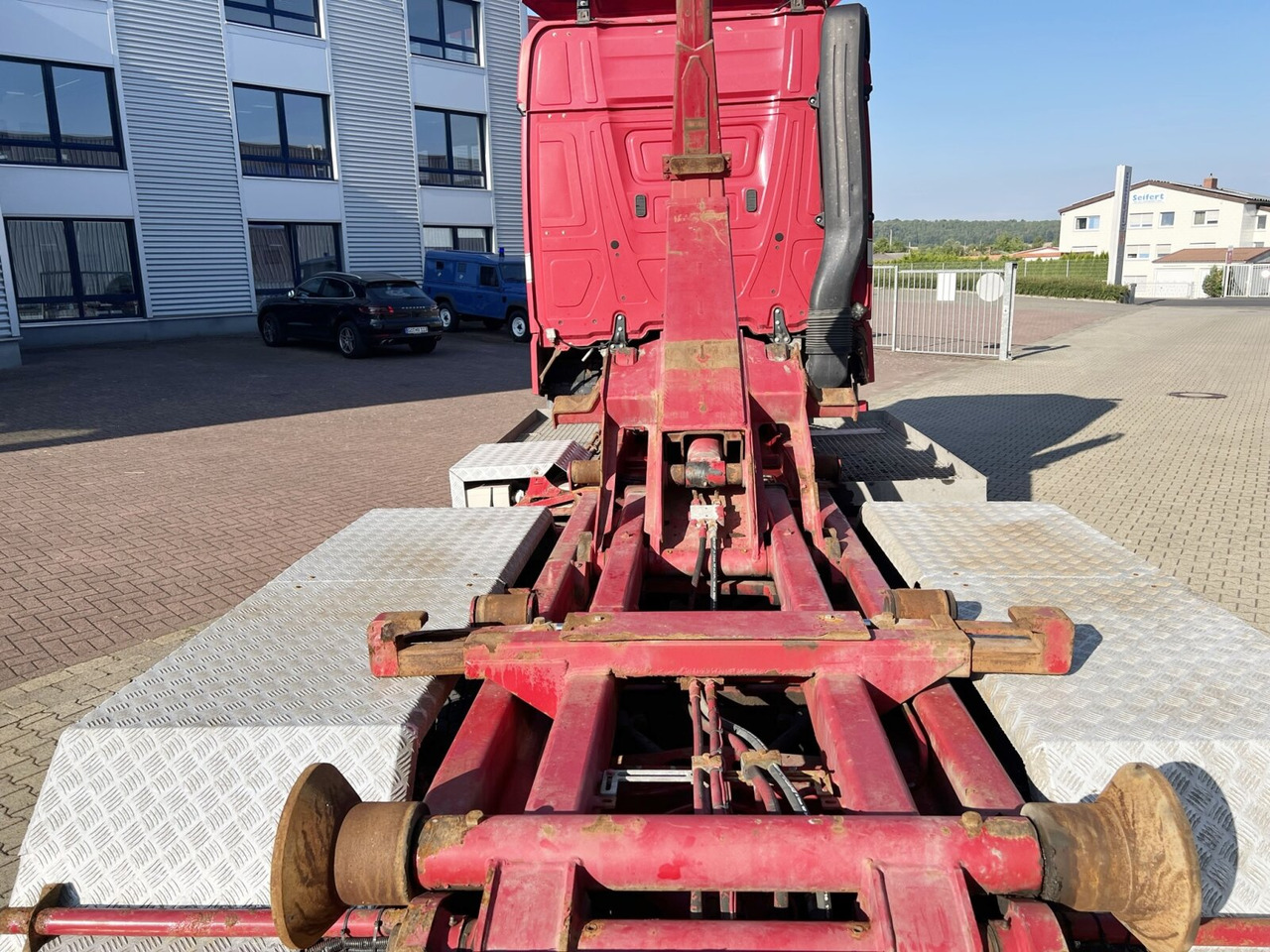 Mercedes-Benz Actros 2551 L 6x2 Actros 2551 L 6x2/46, Retarder, Liftachse, BigSpace, Bi-Xenon - Hook lift truck: picture 2 Mercedes-Benz Actros 2551 L 6x2 Actros 2551 L 6x2/46, Retarder, Liftachse, BigSpace, Bi-Xenon - Hook lift truck: picture 2