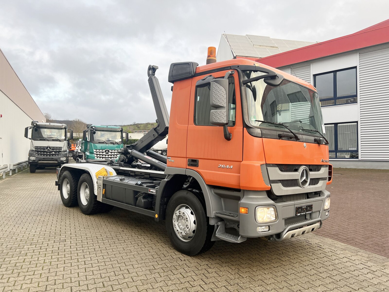 Interior photo 3: Cab chassis truck Mercedes-Benz Actros 2644/48 K 6x4 Actros 2644/48 K 6x4, Manual Gearbox, Full Steel
