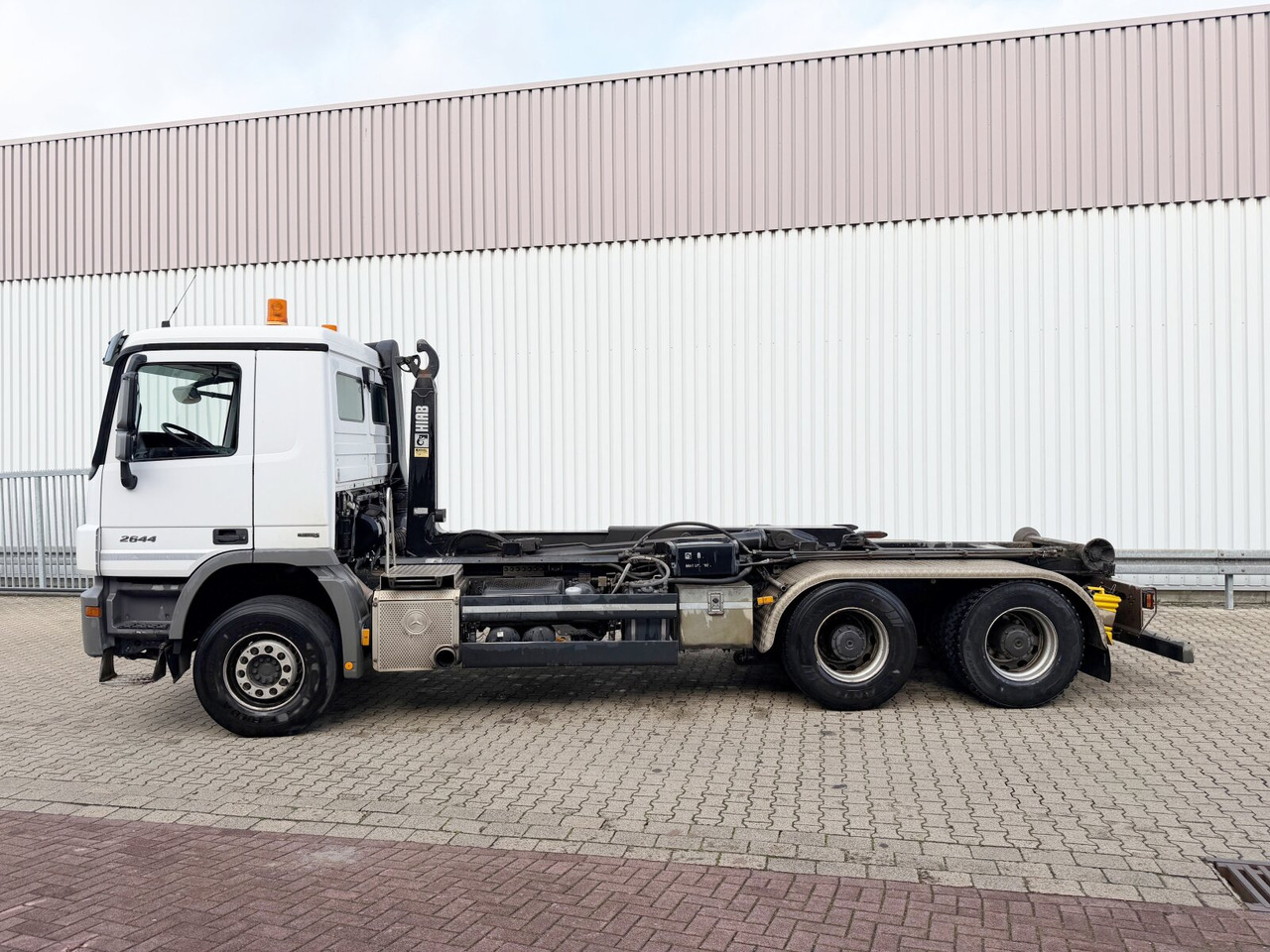 Mercedes-Benz Actros 2644 L 6x4 Actros 2644 L 6x4 - Hook lift truck: picture 1 Mercedes-Benz Actros 2644 L 6x4 Actros 2644 L 6x4 - Hook lift truck: picture 1