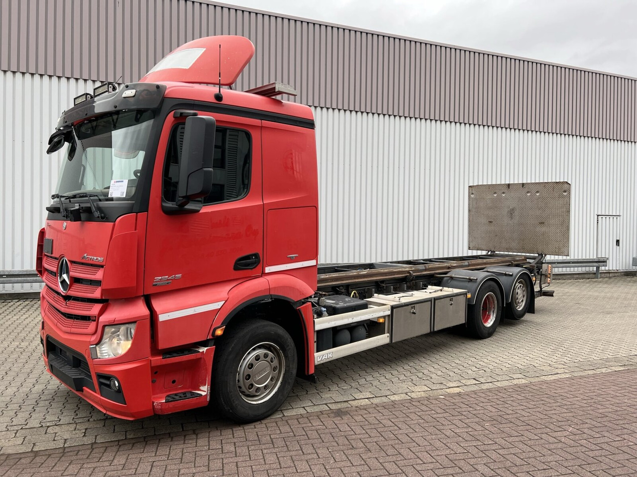 Mercedes-Benz Actros 2645 6x2 Actros 2645 6x2, Retarder, Liftachse, AWL, Hiab LBW - Cab chassis truck: picture 1 Mercedes-Benz Actros 2645 6x2 Actros 2645 6x2, Retarder, Liftachse, AWL, Hiab LBW - Cab chassis truck: picture 1