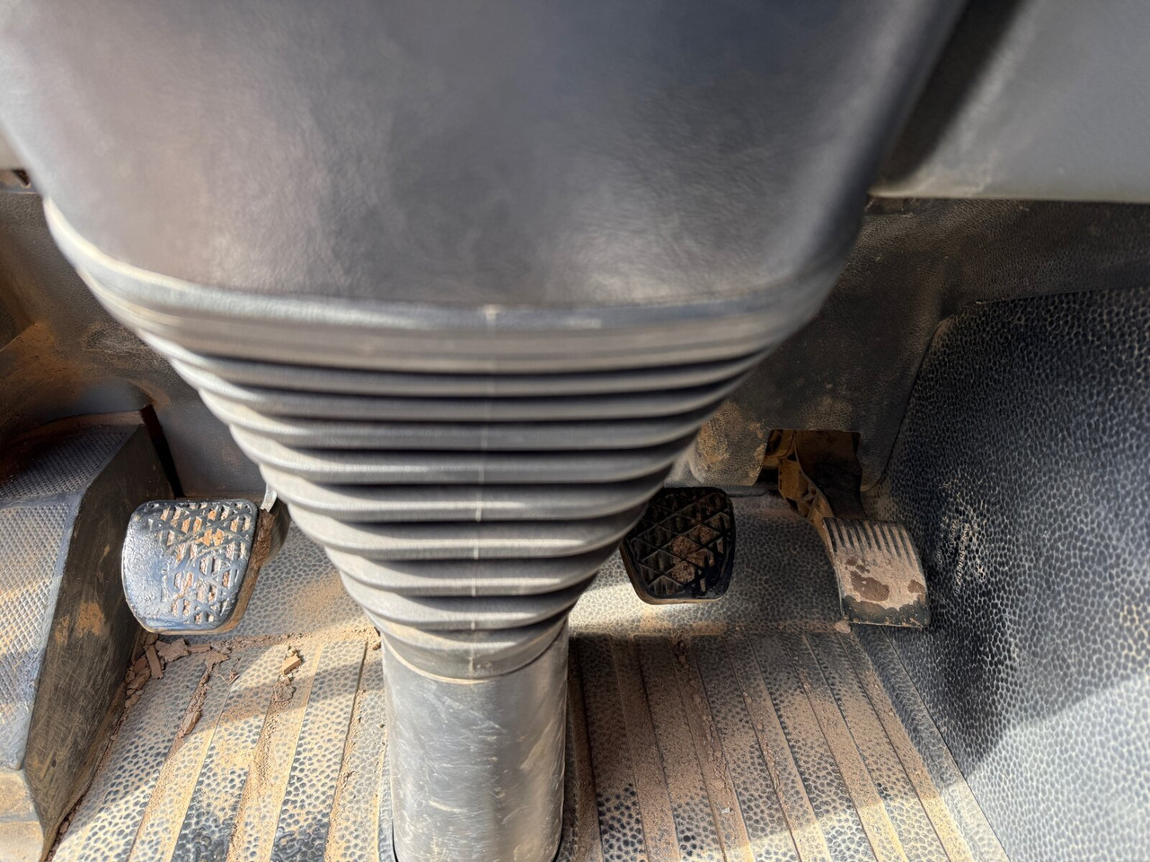 Mercedes-Benz Actros 2646 K 6x4 Actros 2646 K 6x4, Retarder - Cab chassis truck: picture 4 Mercedes-Benz Actros 2646 K 6x4 Actros 2646 K 6x4, Retarder - Cab chassis truck: picture 4