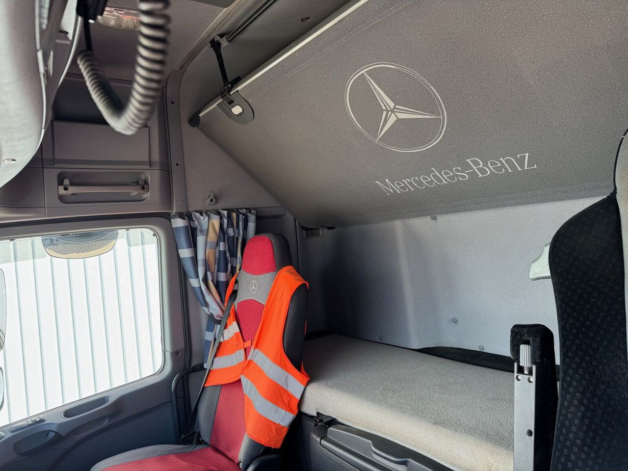 Cab chassis truck Mercedes-Benz Actros 2648 LK 6x4 Actros 2648 LK 6x4, Retarder, Bi-Xenon: picture 14 Cab chassis truck Mercedes-Benz Actros 2648 LK 6x4 Actros 2648 LK 6x4, Retarder, Bi-Xenon: picture 14