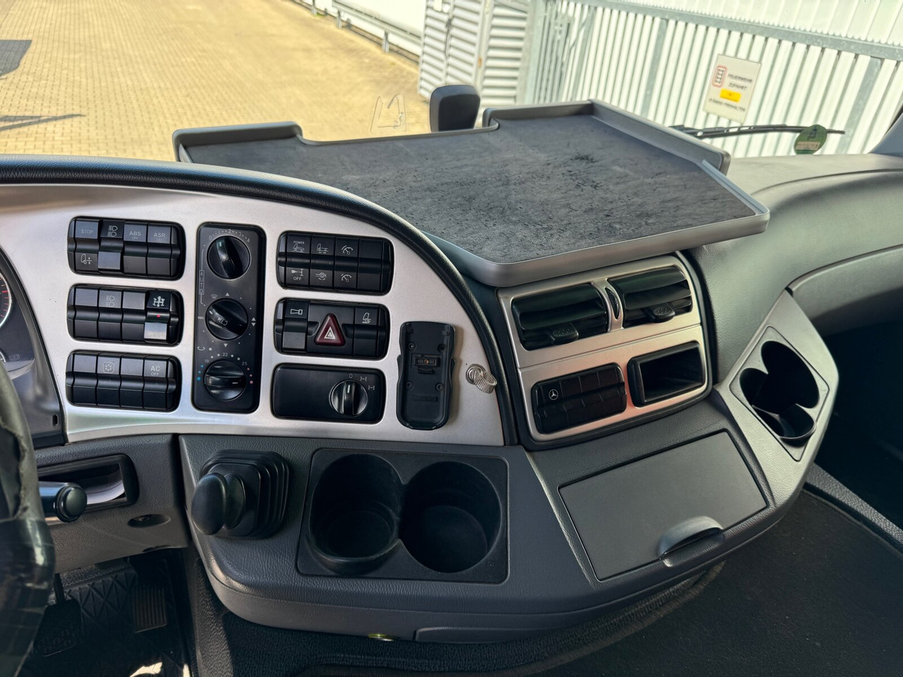 Cab chassis truck Mercedes-Benz Actros 2648 LK 6x4 Actros 2648 LK 6x4, Retarder, Bi-Xenon: picture 12 Cab chassis truck Mercedes-Benz Actros 2648 LK 6x4 Actros 2648 LK 6x4, Retarder, Bi-Xenon: picture 12