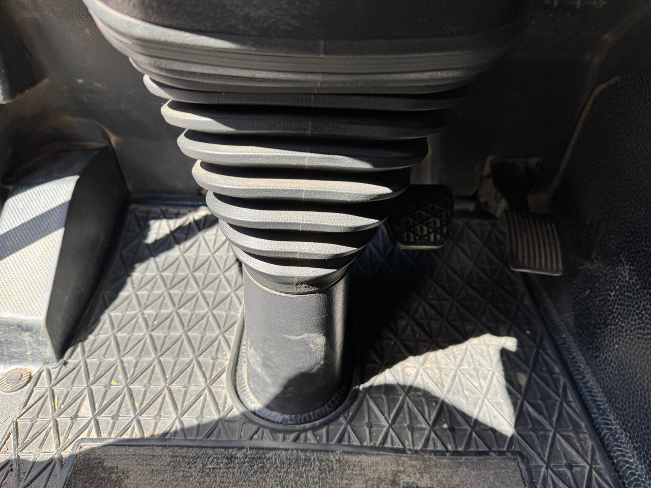 Cab chassis truck Mercedes-Benz Actros 2648 LK 6x4 Actros 2648 LK 6x4, Retarder, Bi-Xenon: picture 11 Cab chassis truck Mercedes-Benz Actros 2648 LK 6x4 Actros 2648 LK 6x4, Retarder, Bi-Xenon: picture 11