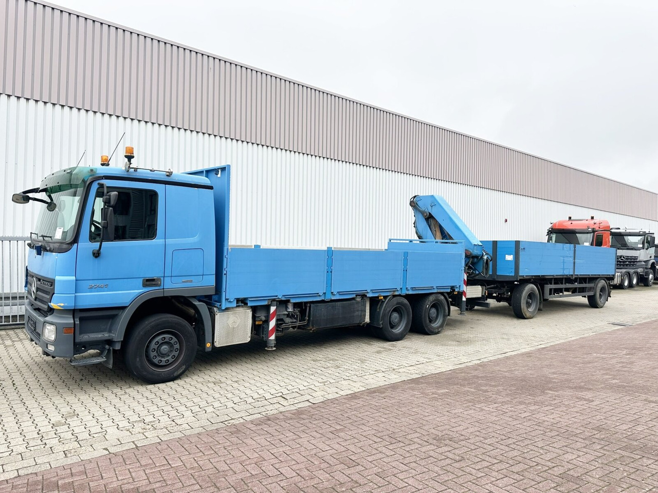Mercedes-Benz Actros 2741 L 6x4 Actros 2741 L 6x4, Twist-Lock ausz. auf 3m, Heckkran Palfinger PK 42502-D, Funk - Dropside/ Flatbed truck, Crane truck: picture 5 Mercedes-Benz Actros 2741 L 6x4 Actros 2741 L 6x4, Twist-Lock ausz. auf 3m, Heckkran Palfinger PK 42502-D, Funk - Dropside/ Flatbed truck, Crane truck: picture 5
