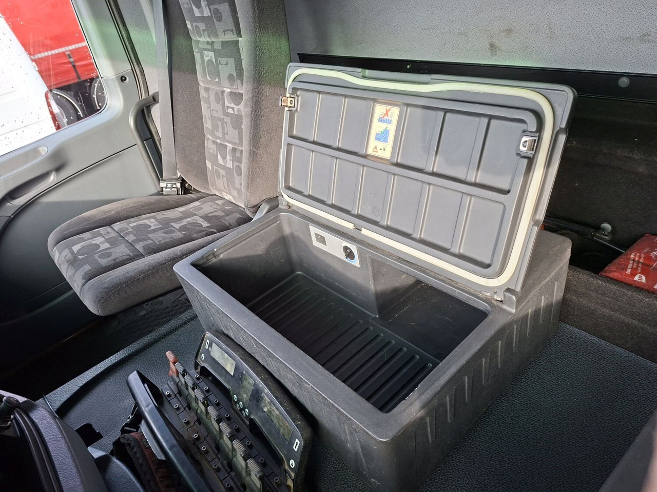 Hook lift truck, Crane truck Mercedes-Benz Actros 4146 K 8x4/4 Actros 4146 K 8x4/4, Retarder, Kran Hiab XS 477 E-7 HiPro, Bj. 2010, Flyjib, Seilwinde, Funk: picture 7 Hook lift truck, Crane truck Mercedes-Benz Actros 4146 K 8x4/4 Actros 4146 K 8x4/4, Retarder, Kran Hiab XS 477 E-7 HiPro, Bj. 2010, Flyjib, Seilwinde, Funk: picture 7