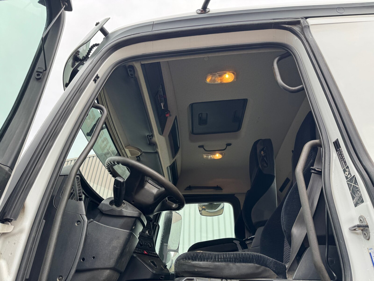 Mercedes-Benz Arocs 1833 AK 4x4 Arocs 1833 AK 4x4, Meiller 3-S-Kipper, Bordmatik - Tipper: picture 3 Mercedes-Benz Arocs 1833 AK 4x4 Arocs 1833 AK 4x4, Meiller 3-S-Kipper, Bordmatik - Tipper: picture 3