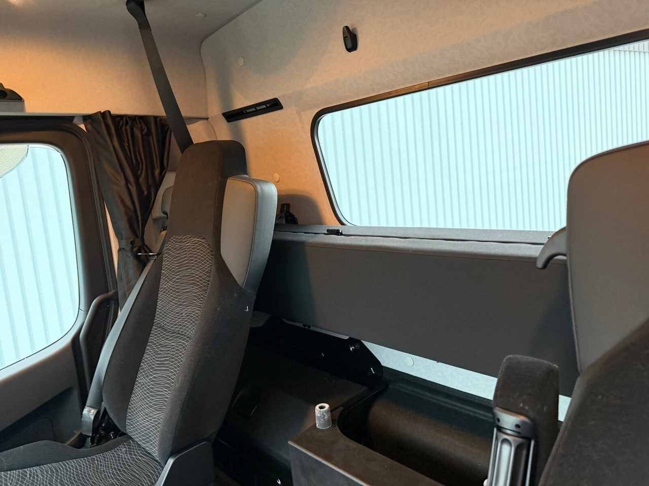 Mercedes-Benz Arocs 2542 L 6x2/4 Arocs 2542 L 6x2/4, Vorlauflenk-/liftachse, Navi, MultimediaCockpit - Cab chassis truck: picture 5 Mercedes-Benz Arocs 2542 L 6x2/4 Arocs 2542 L 6x2/4, Vorlauflenk-/liftachse, Navi, MultimediaCockpit - Cab chassis truck: picture 5