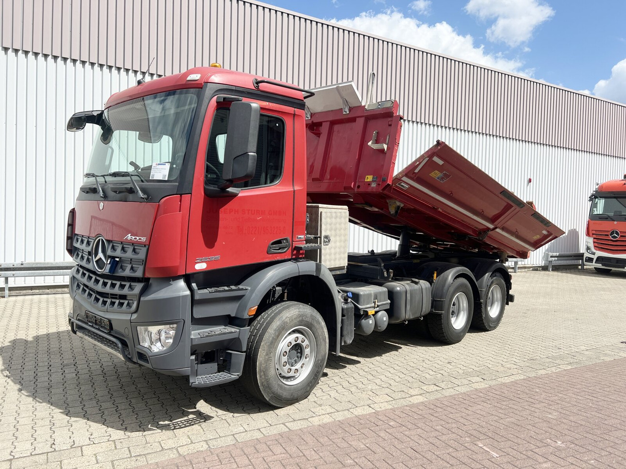 Mercedes-Benz Arocs 2635/40 K 6x4 Arocs 2635/40 K 6x4, Bordmatik links - Tipper: picture 1 Mercedes-Benz Arocs 2635/40 K 6x4 Arocs 2635/40 K 6x4, Bordmatik links - Tipper: picture 1